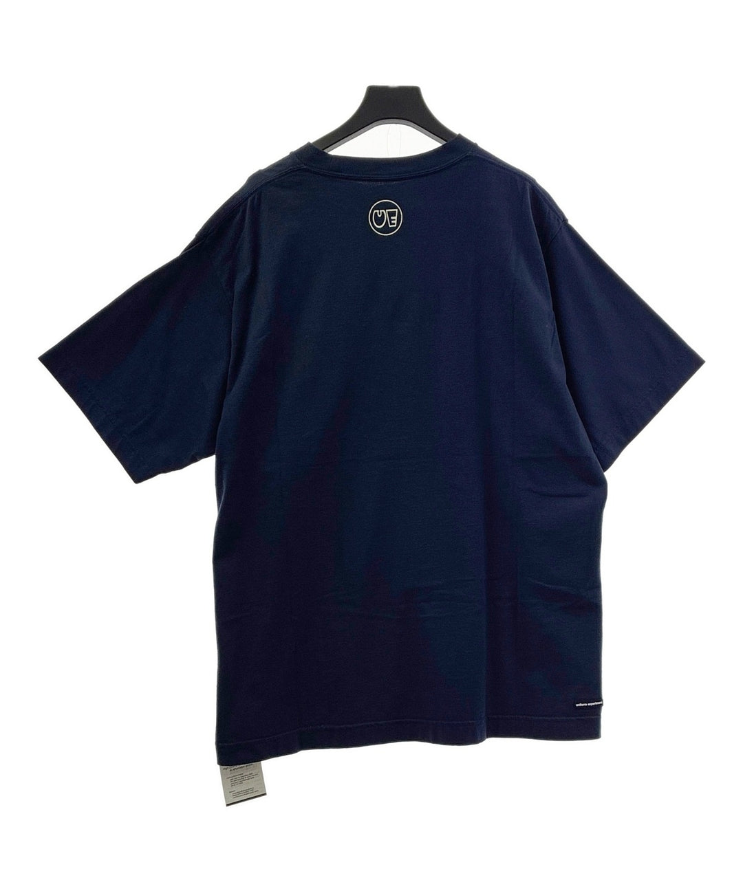 uniform experiment เสื้อยืด/เสื้อท็อปส์