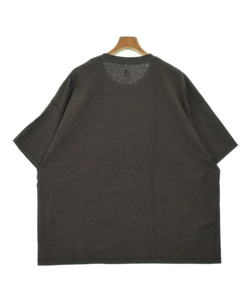 is-ness เสื้อยืด/เสื้อท็อปส์