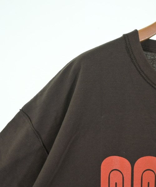 is-ness เสื้อยืด/เสื้อท็อปส์
