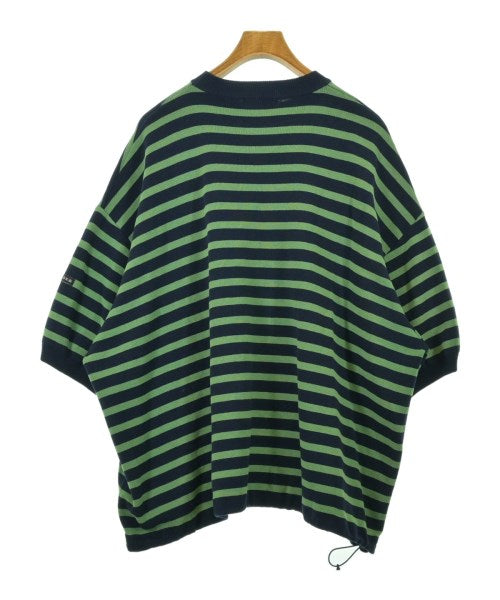 is-ness เสื้อยืด/เสื้อท็อปส์