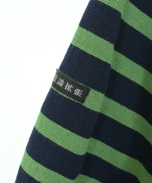 is-ness เสื้อยืด/เสื้อท็อปส์