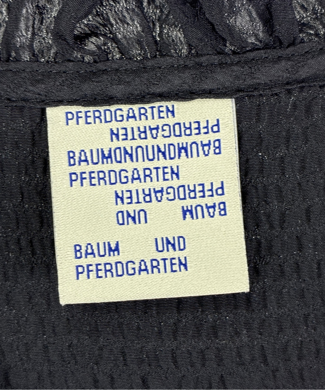 BAUM UND PFERDGARTEN เสื้อลำลอง