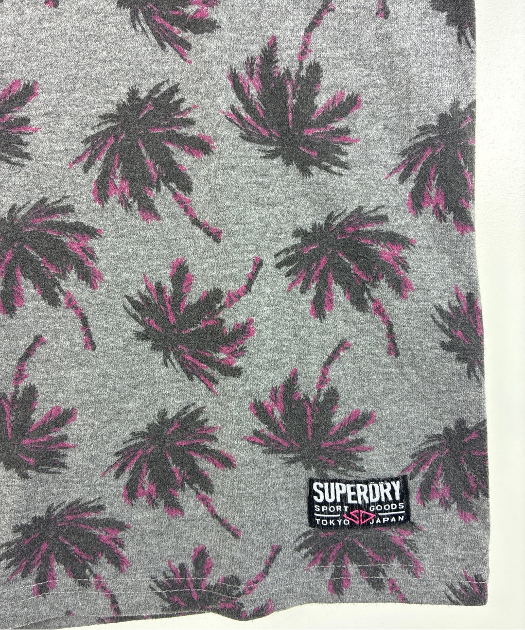 Superdry เสื้อยืด/เสื้อท็อปส์