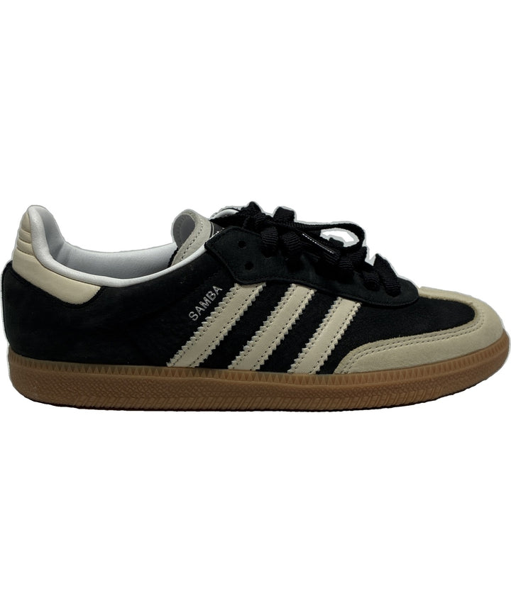 adidas รองเท้าผ้าใบ