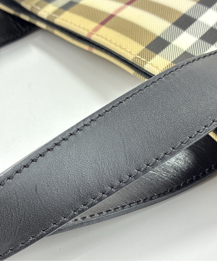 BURBERRY กระเป๋าถือขนาดใหญ่