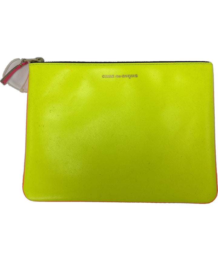 COMME des GARCONS คลัตช์