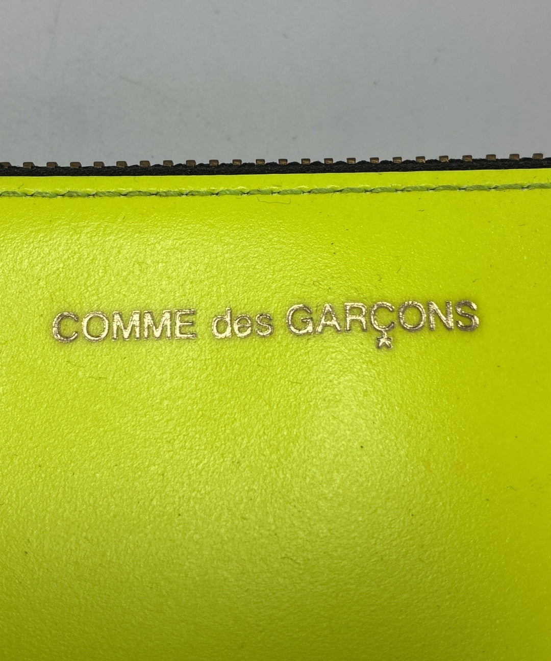COMME des GARCONS คลัตช์