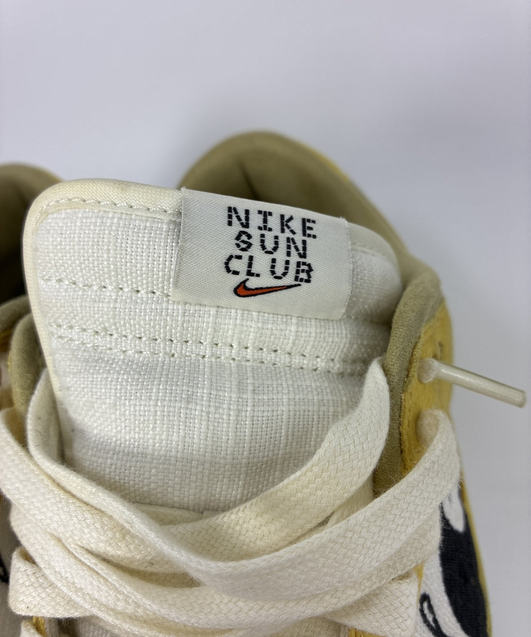NIKE รองเท้าผ้าใบ