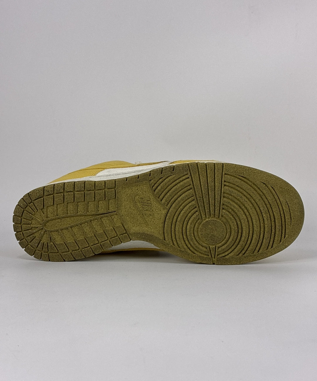 NIKE รองเท้าผ้าใบ