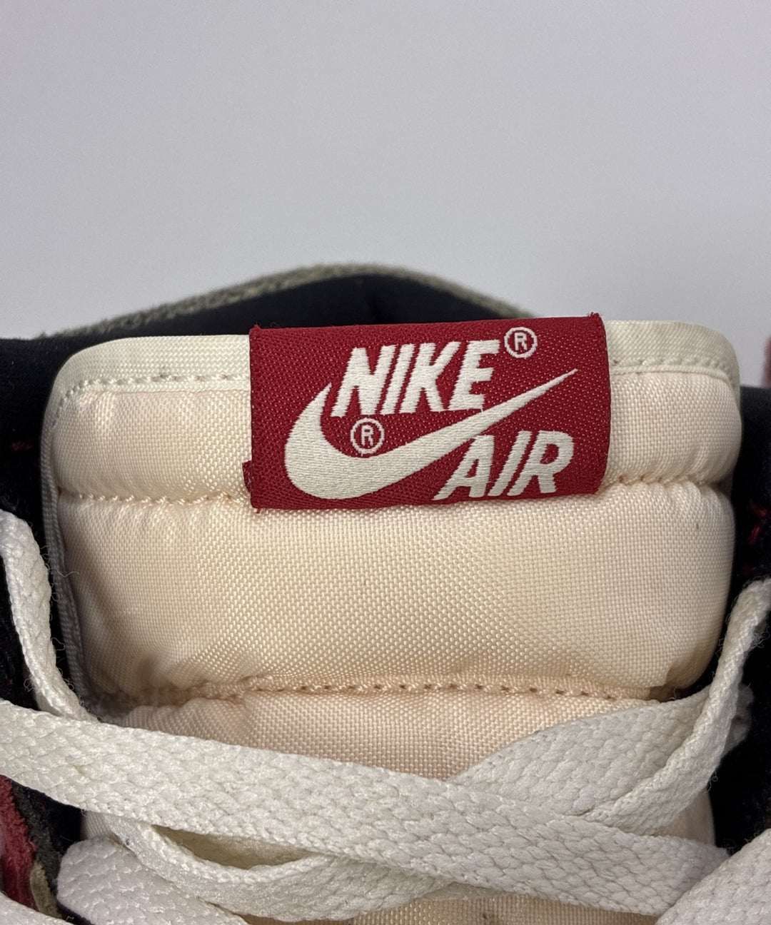 NIKE รองเท้าผ้าใบ