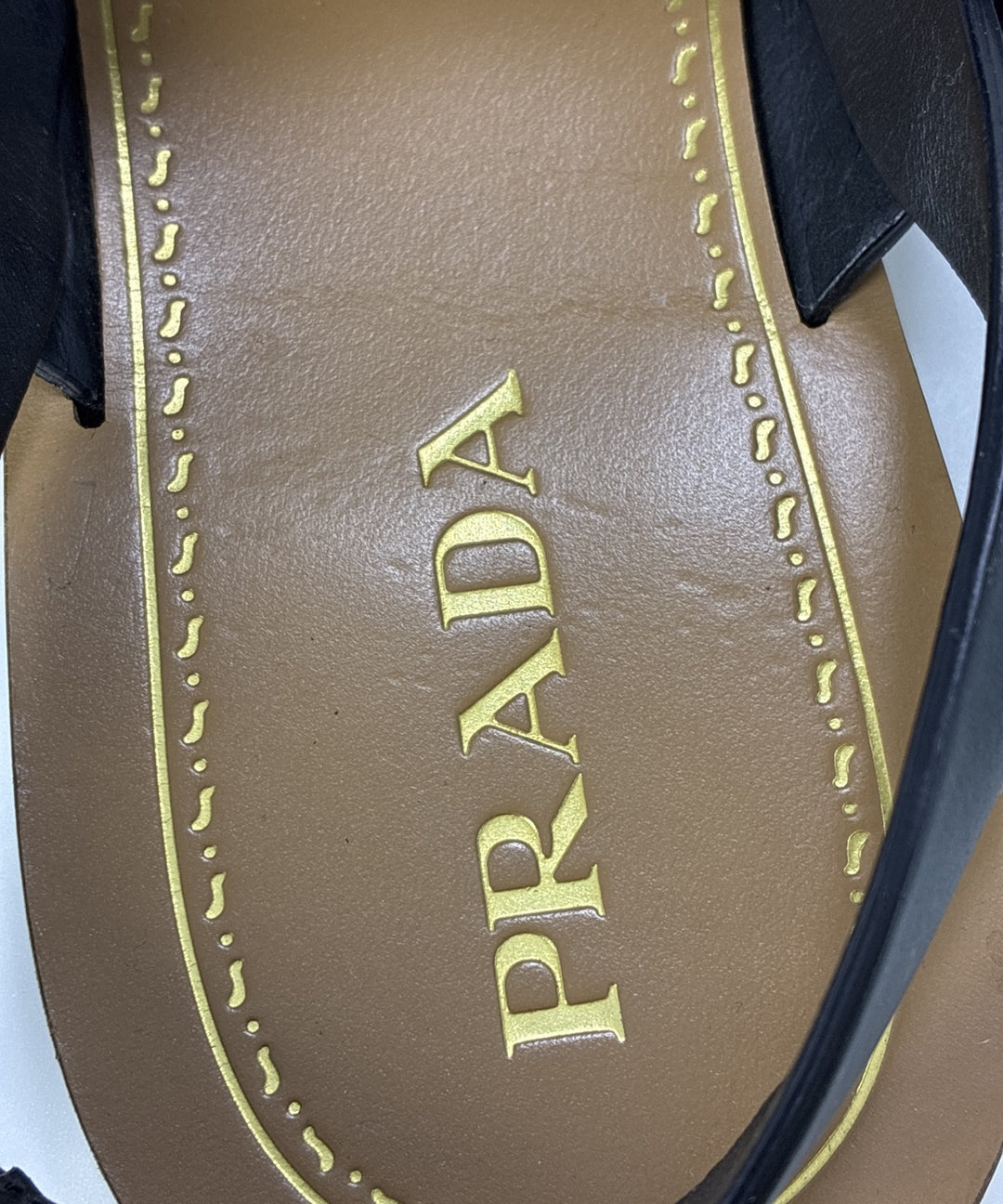 PRADA รองเท้าแตะ