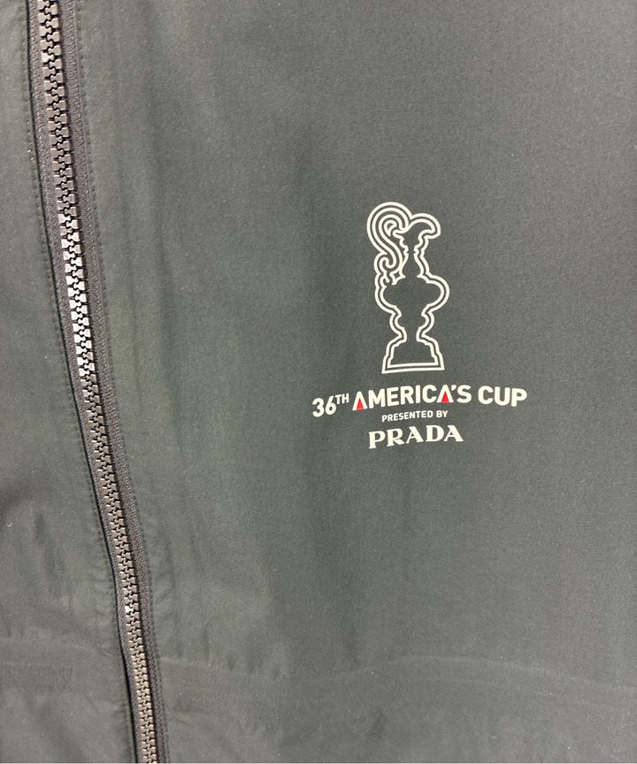 PRADA เสื้อพาร์กาภูเขา