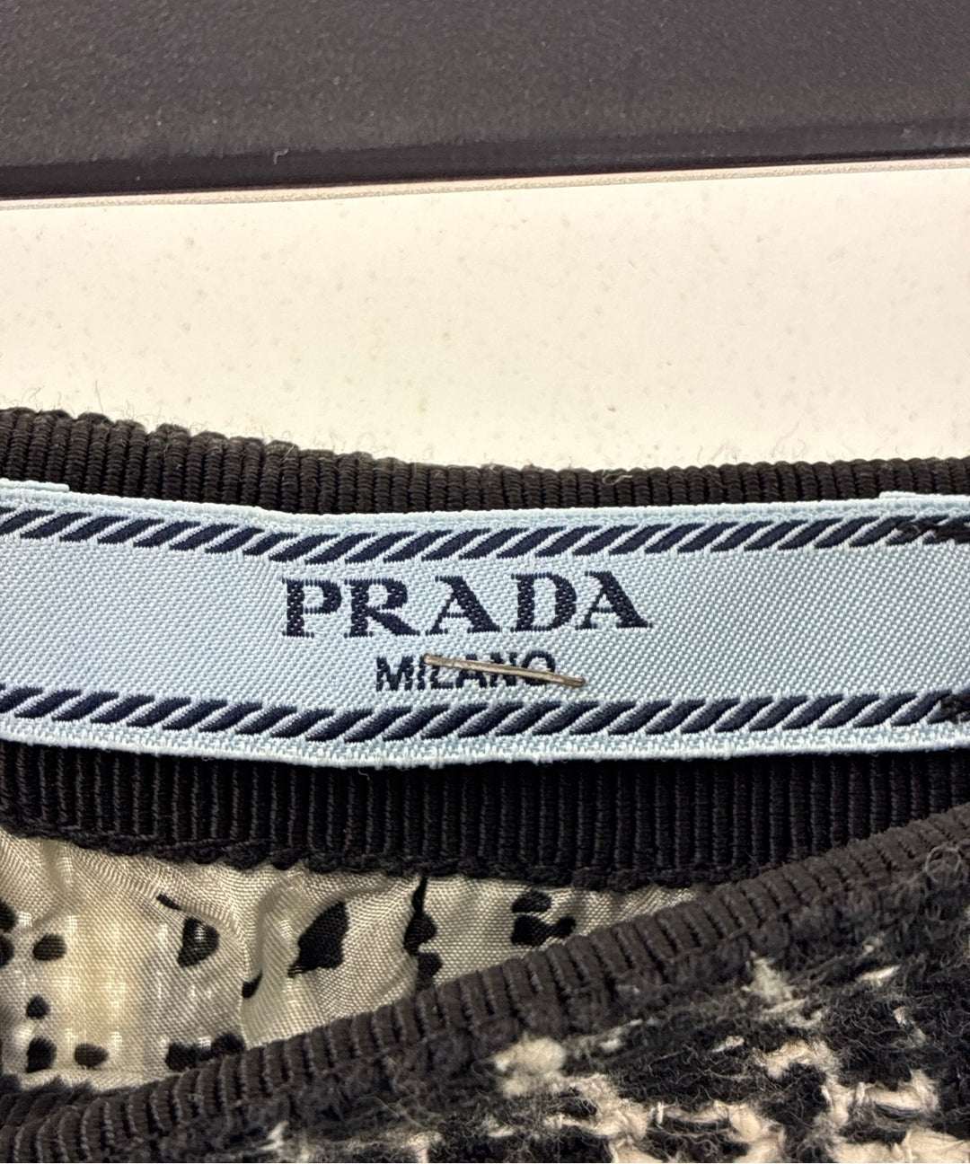 PRADA กระโปรงยาวถึงเข่า