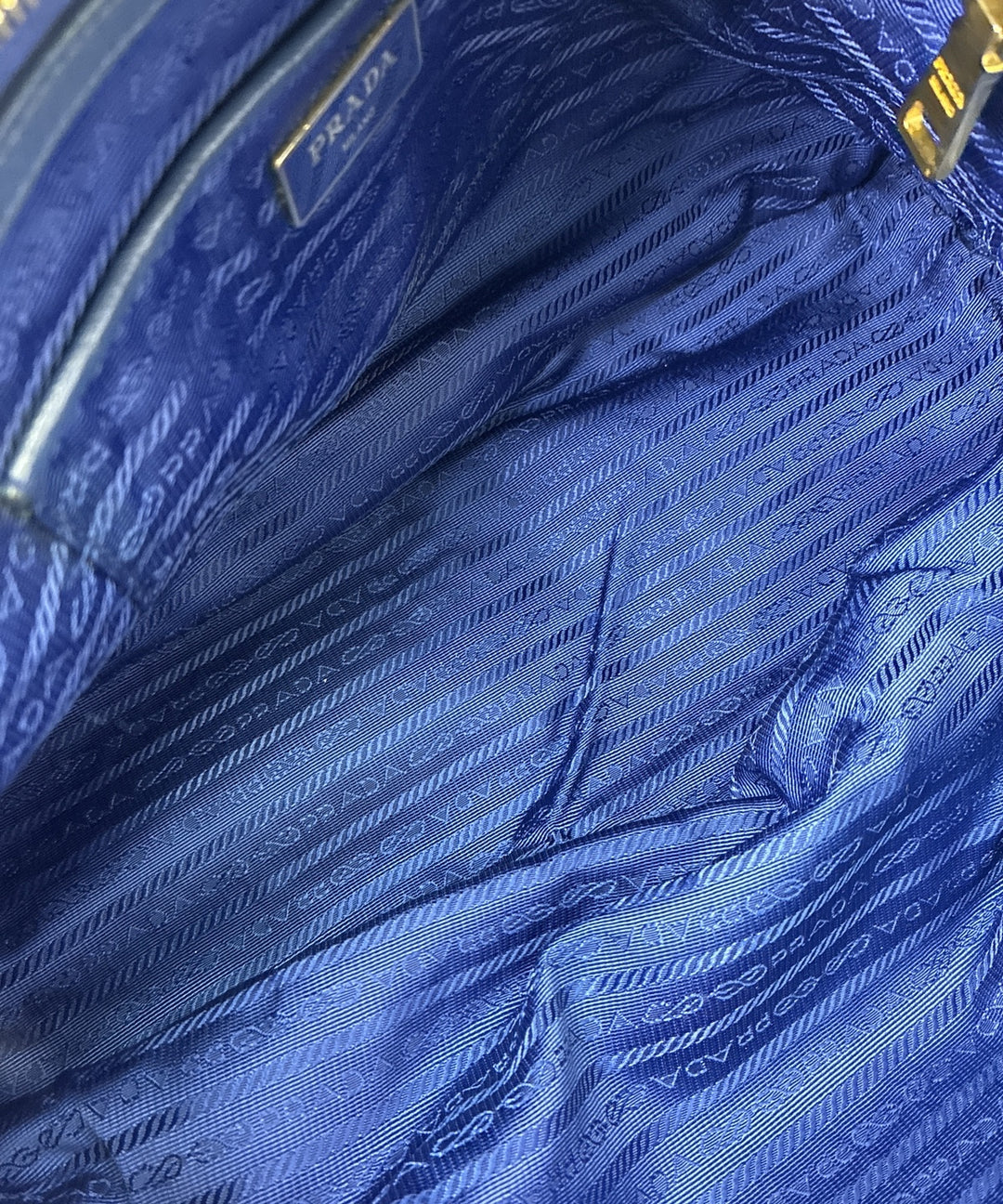 PRADA กระเป๋าถือขนาดใหญ่