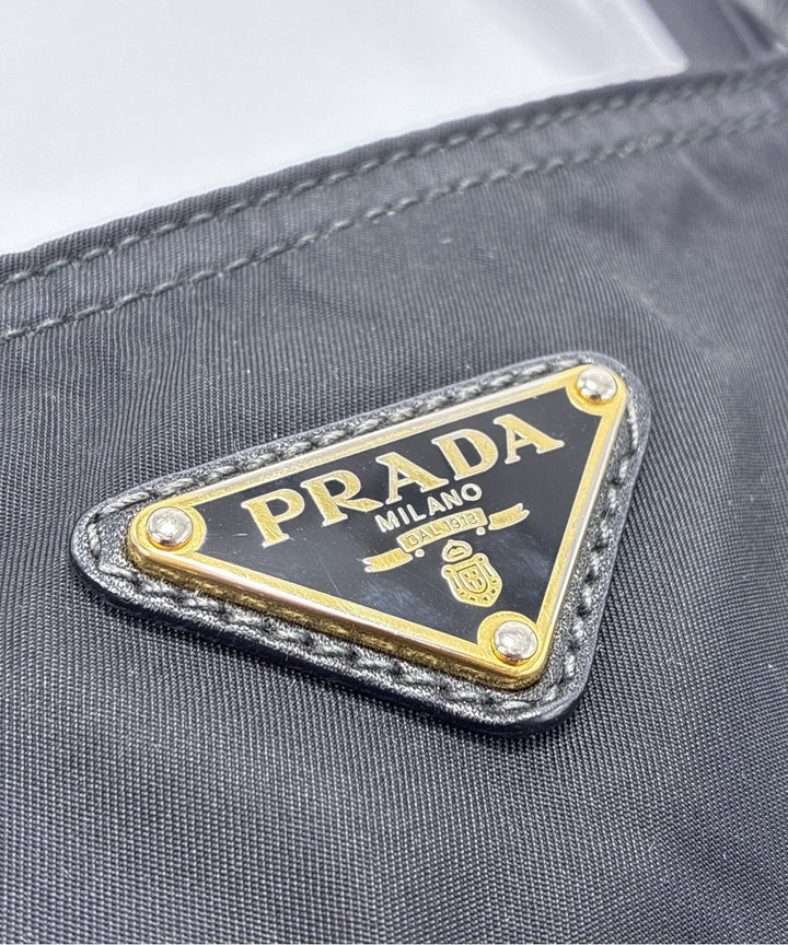PRADA กระเป๋าถือขนาดใหญ่