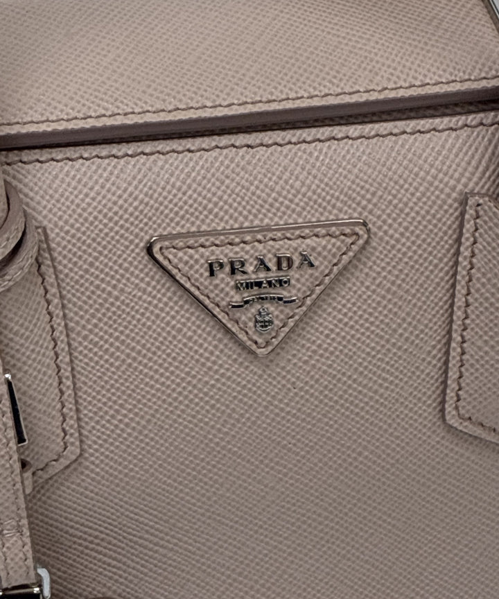 PRADA กระเป๋าถือ