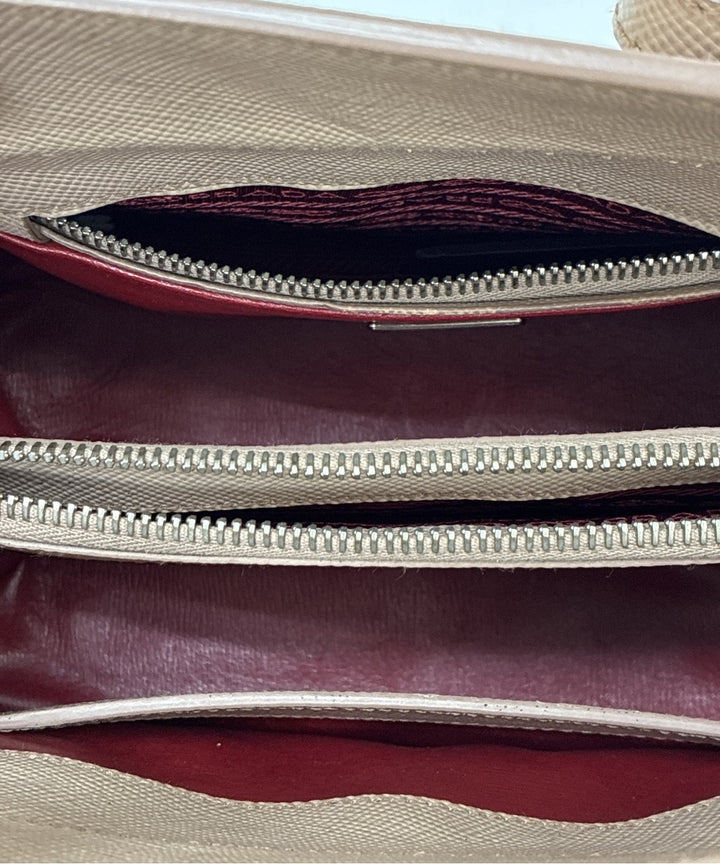 PRADA กระเป๋าถือ