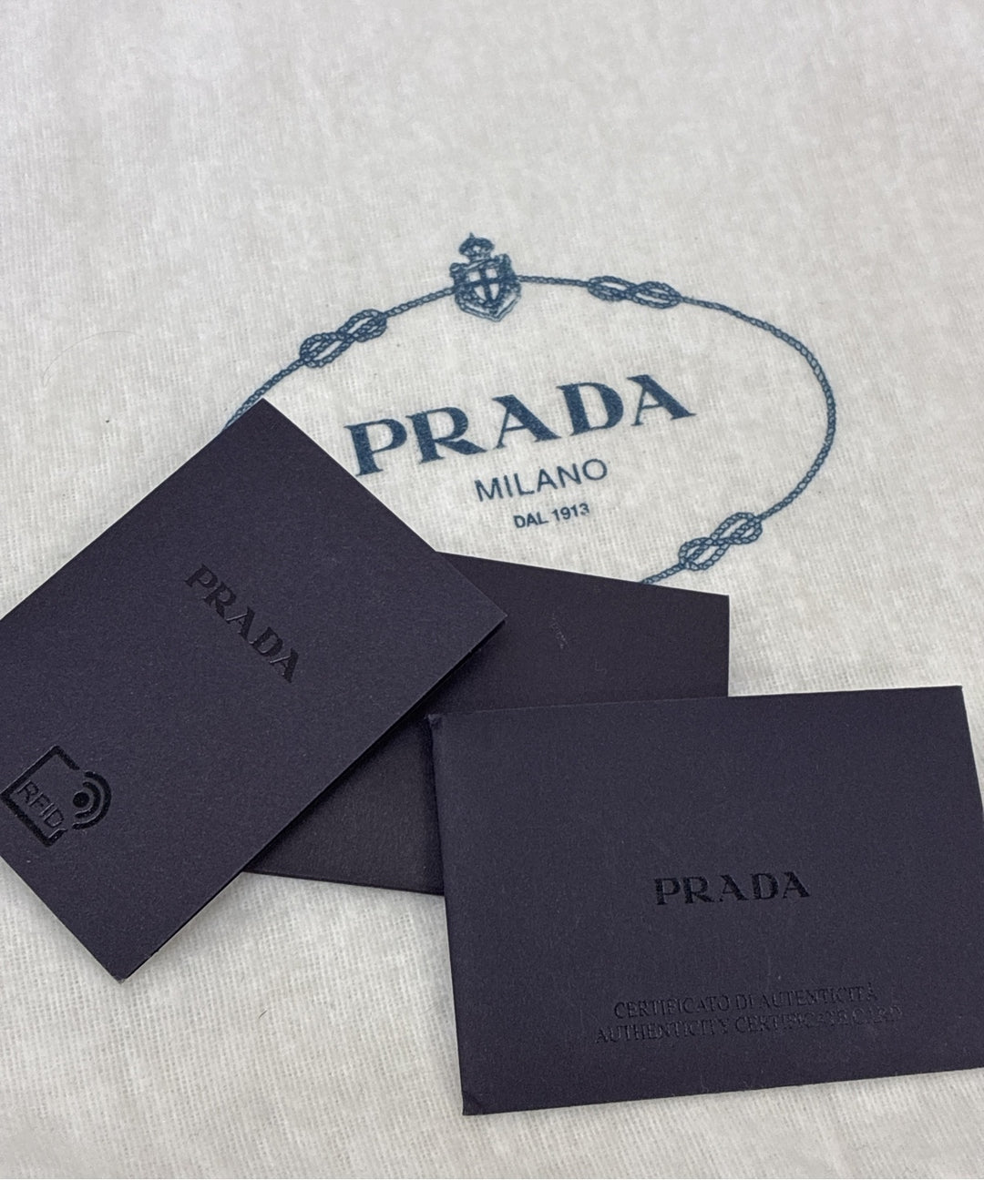 PRADA กระเป๋าถือ