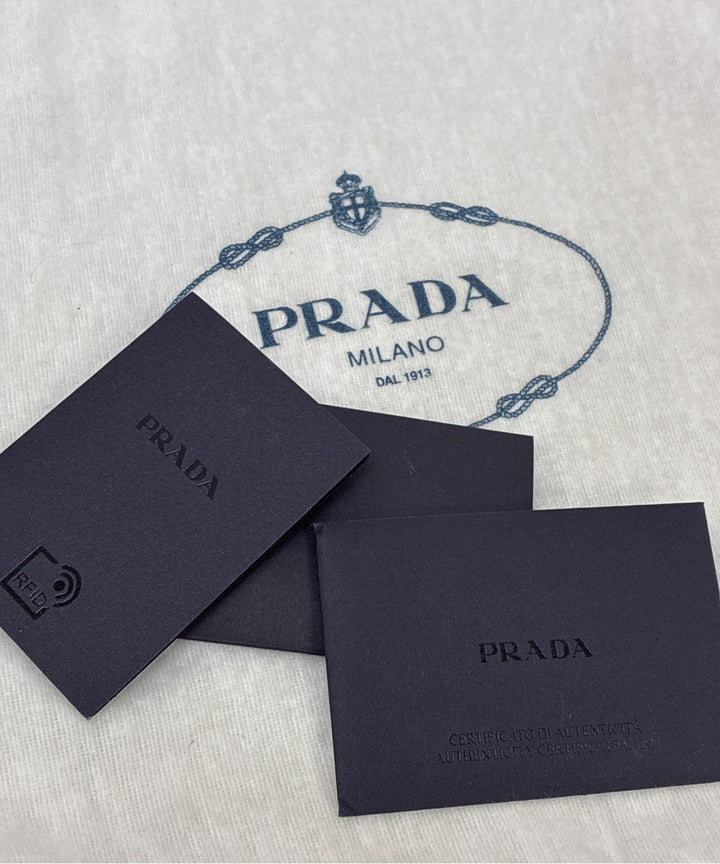 PRADA กระเป๋าถือ