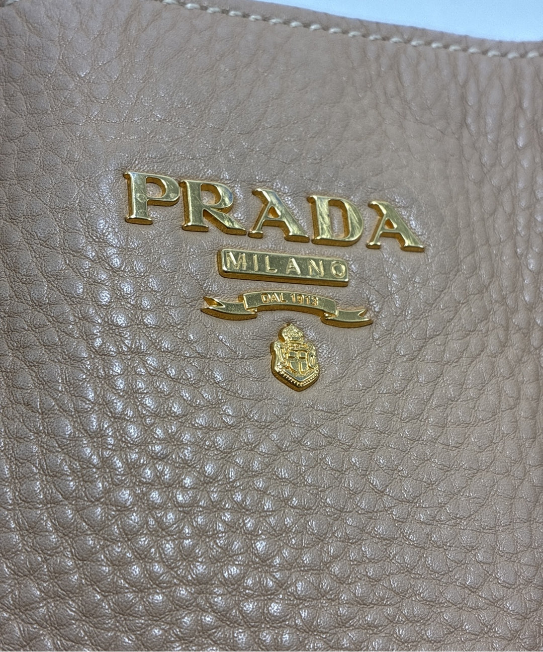 PRADA กระเป๋าถือขนาดใหญ่