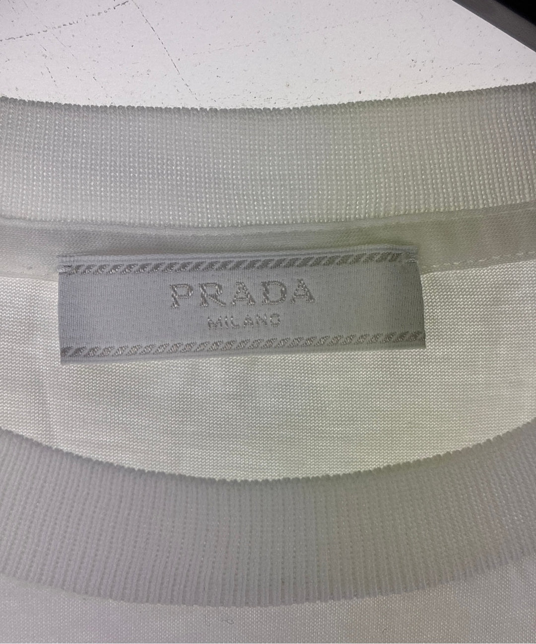 PRADA เสื้อยืด/เสื้อท็อปส์