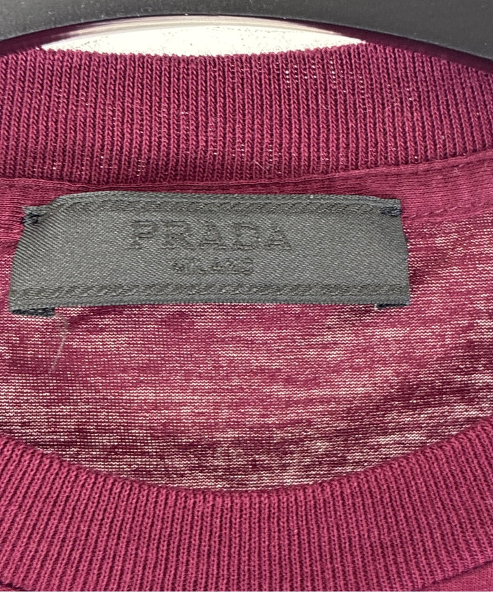 PRADA เสื้อยืด/เสื้อท็อปส์