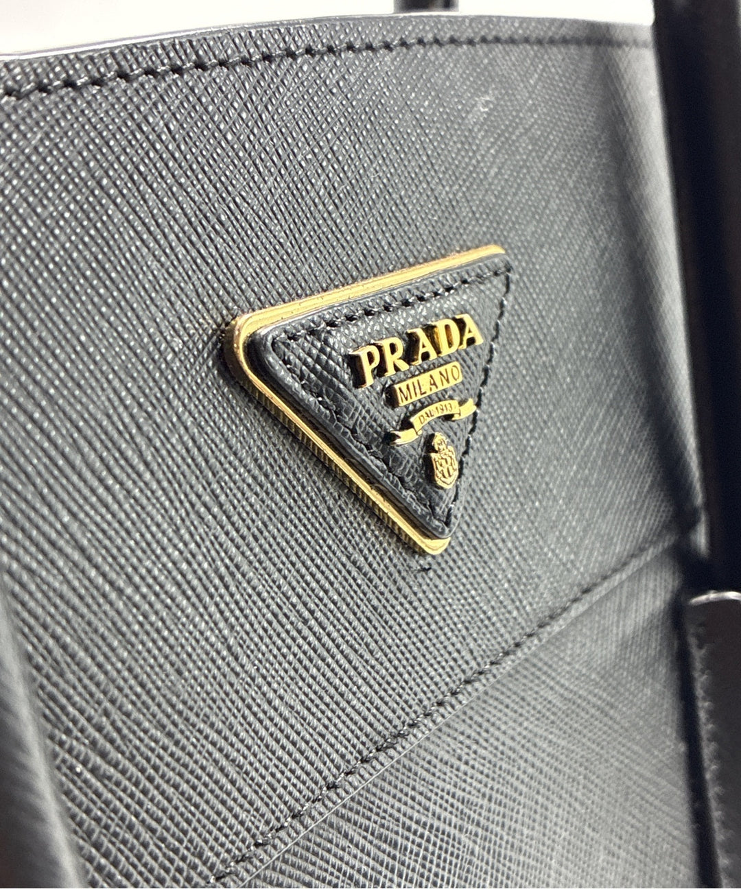 PRADA กระเป๋าถือ