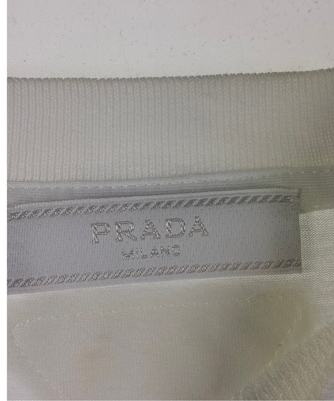 PRADA เสื้อยืด/เสื้อท็อปส์