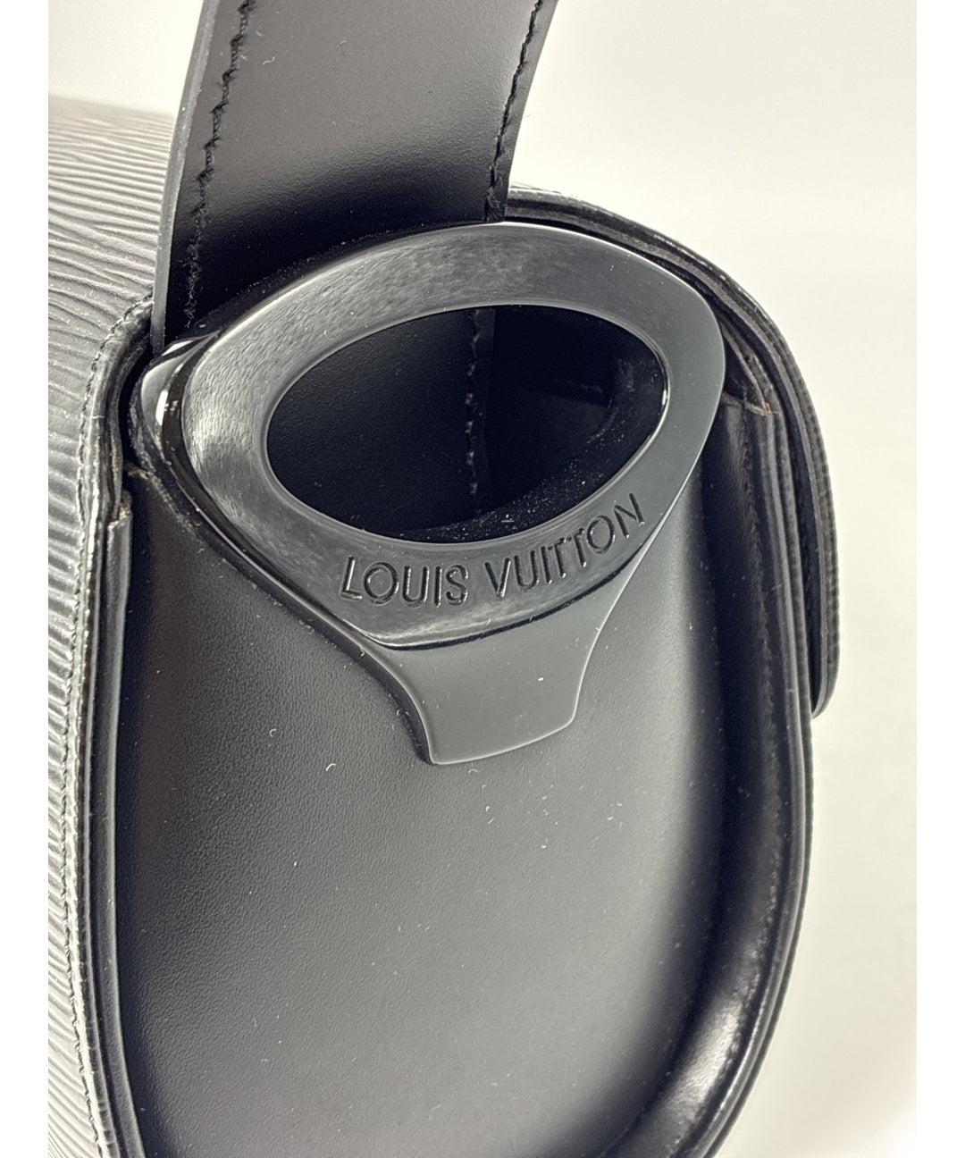 LOUIS VUITTON กระเป๋าสะพาย