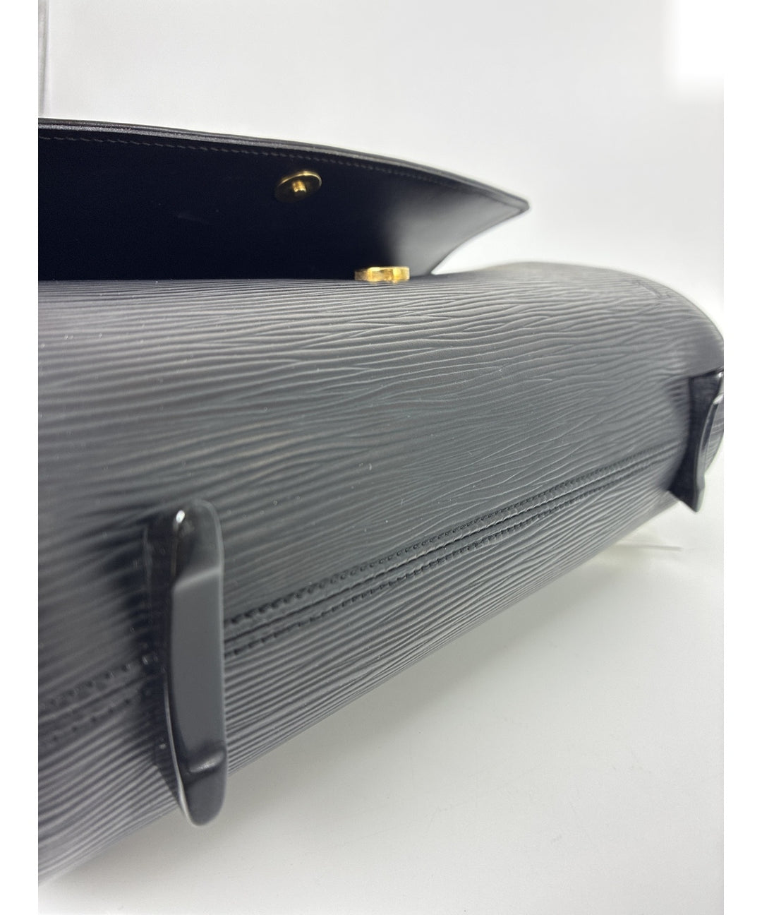 LOUIS VUITTON กระเป๋าสะพาย