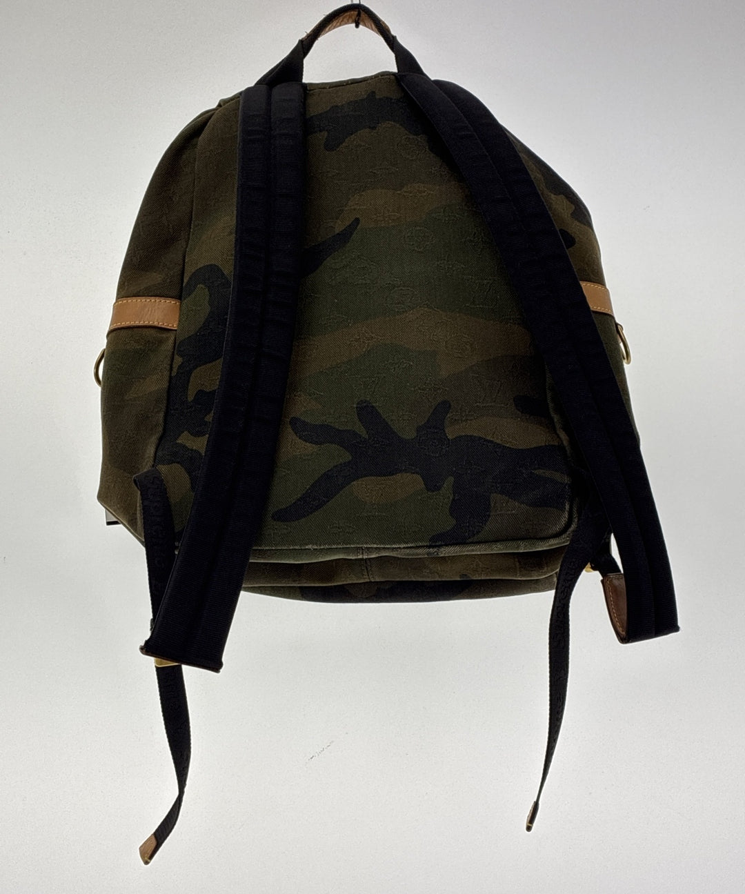 LOUIS VUITTON เป้สะพายหลัง