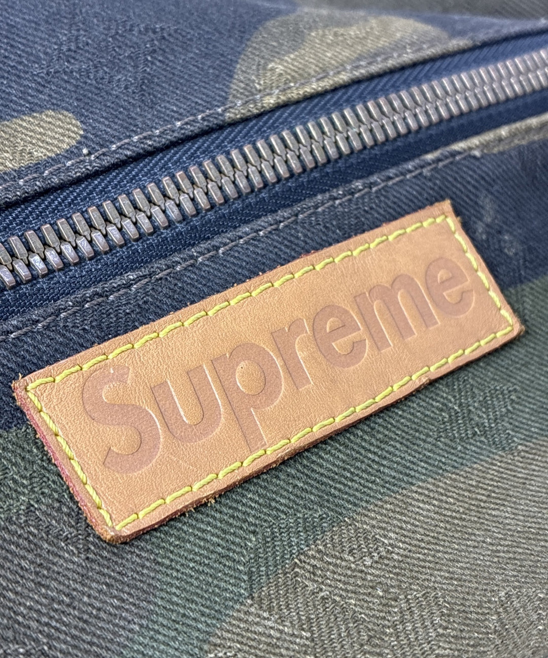 LOUIS VUITTON เป้สะพายหลัง