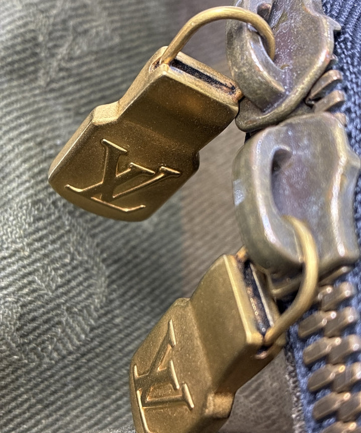 LOUIS VUITTON เป้สะพายหลัง