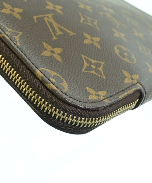 LOUIS VUITTON คลัตช์