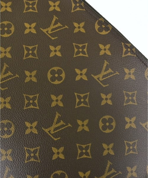 LOUIS VUITTON คลัตช์