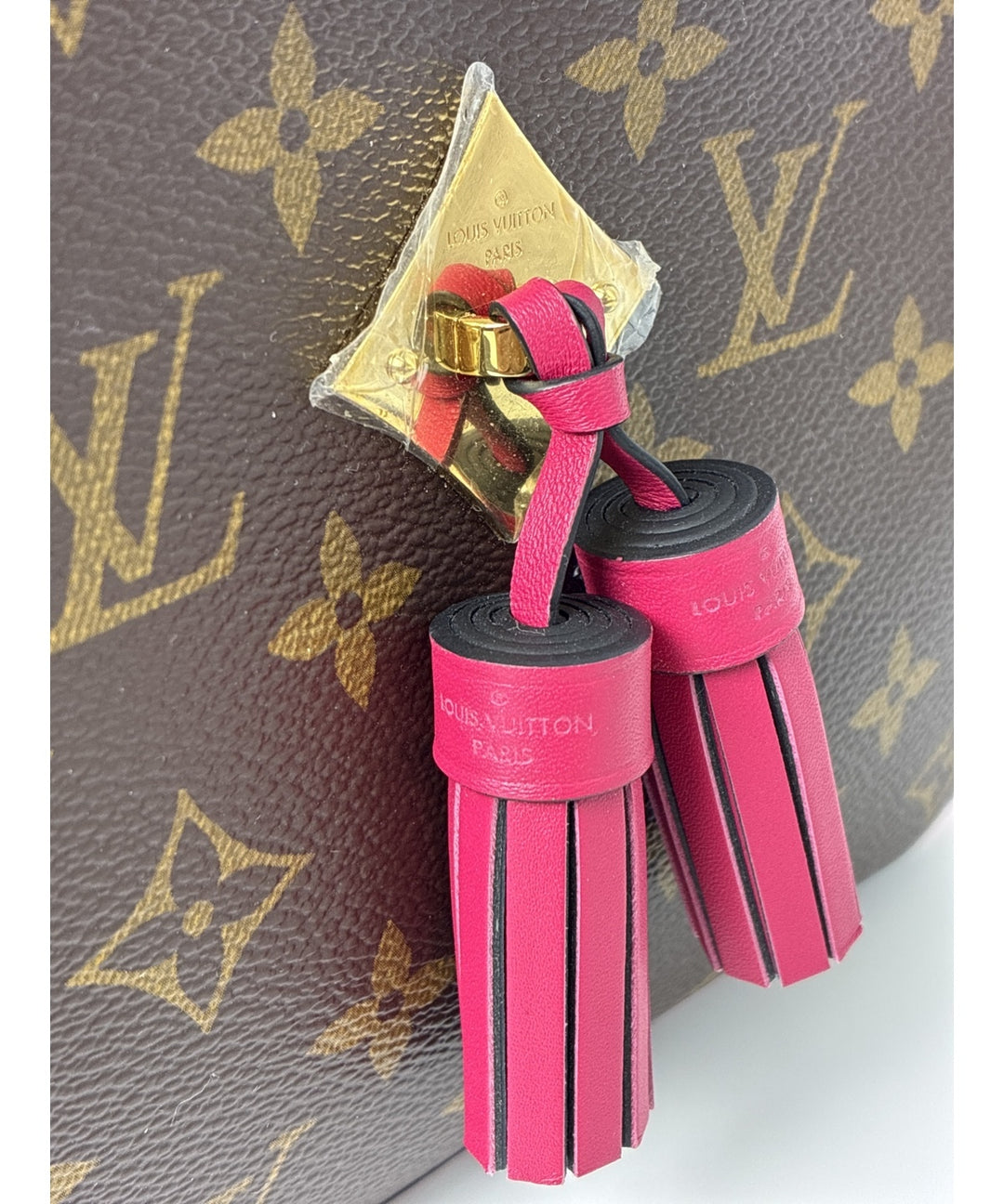 LOUIS VUITTON กระเป๋าสะพาย