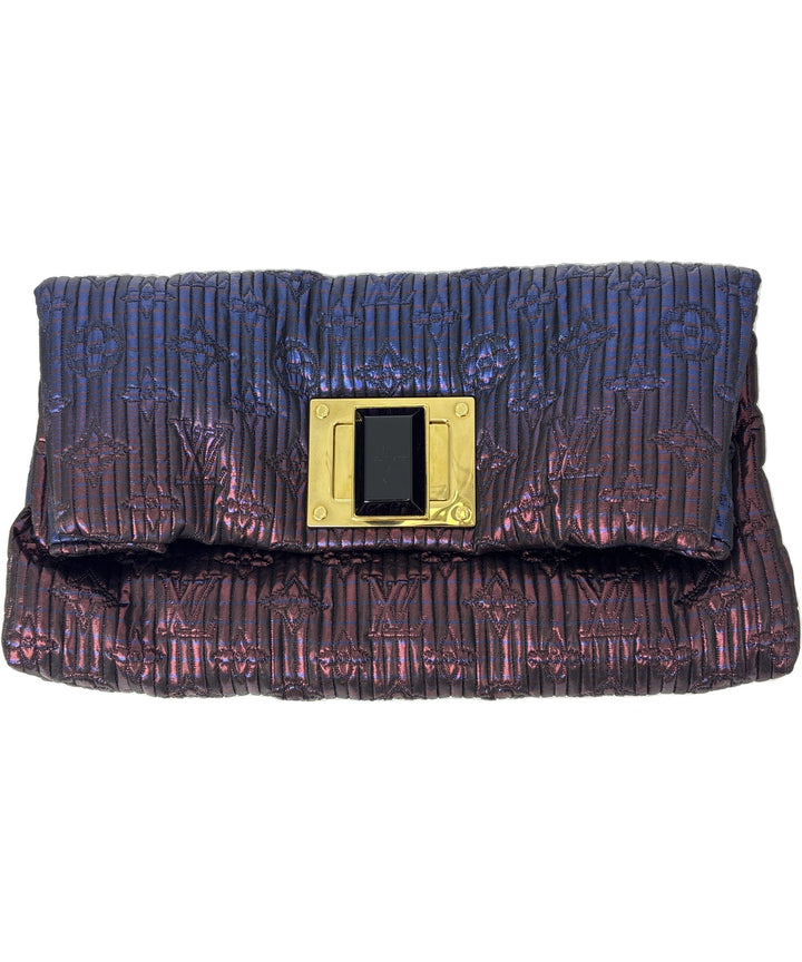 LOUIS VUITTON คลัตช์