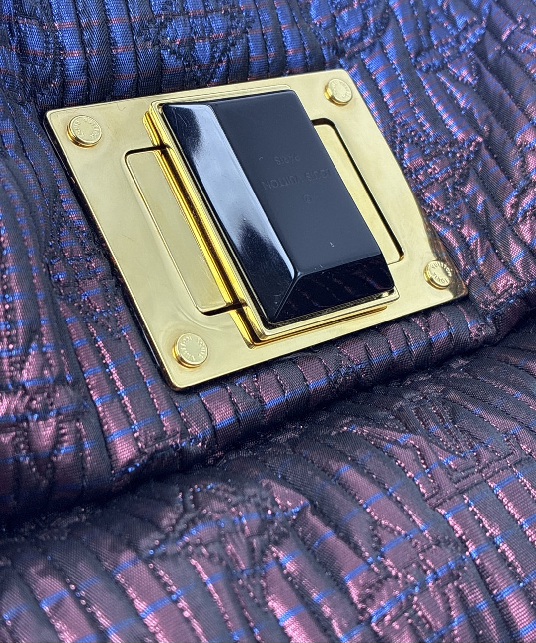 LOUIS VUITTON คลัตช์