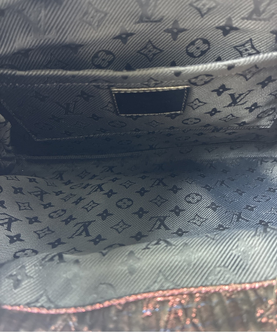 LOUIS VUITTON คลัตช์