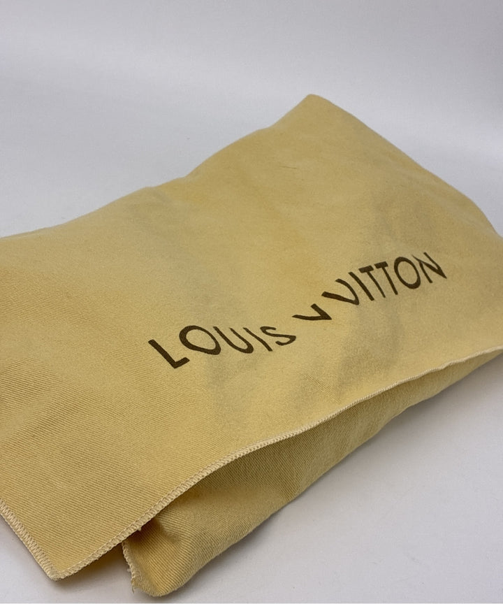 LOUIS VUITTON คลัตช์
