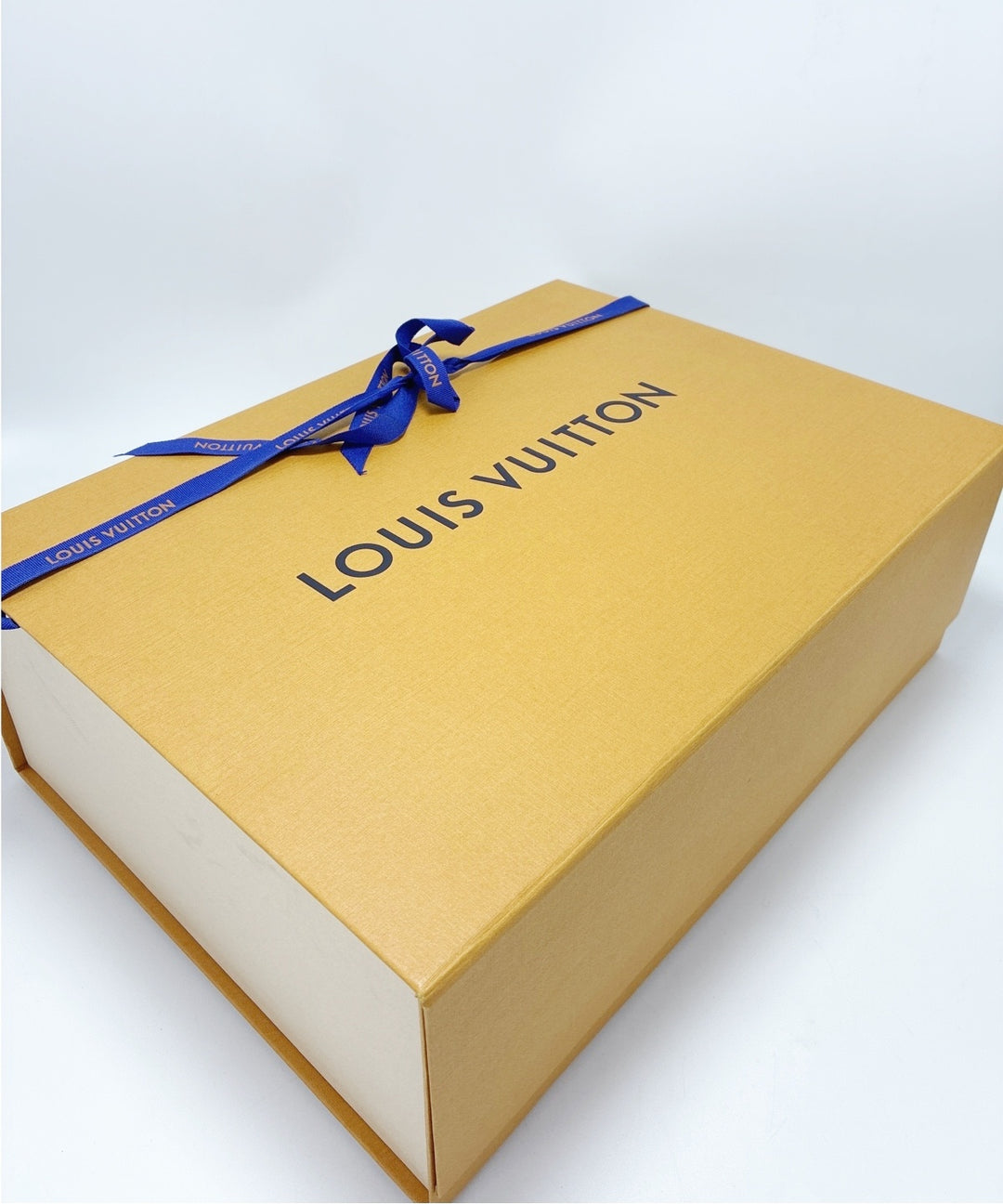 LOUIS VUITTON รองเท้าผ้าใบ