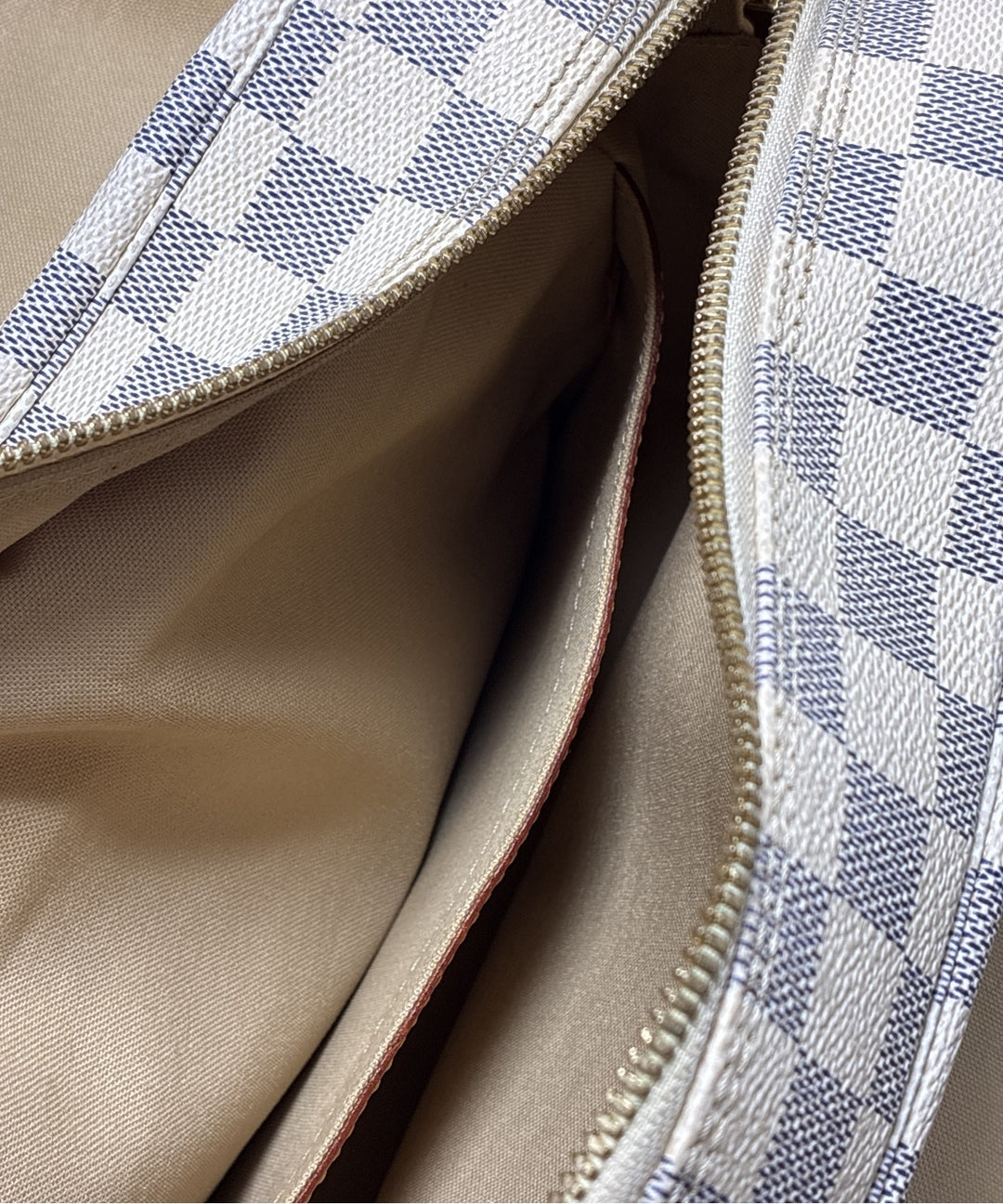 LOUIS VUITTON กระเป๋าสะพาย