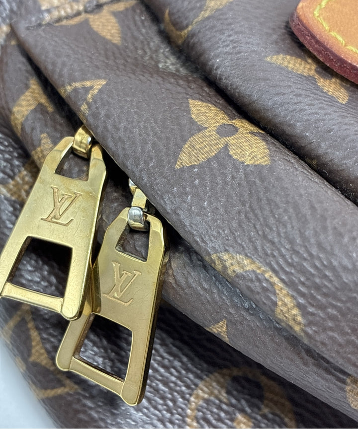 LOUIS VUITTON กระเป๋าสะพาย