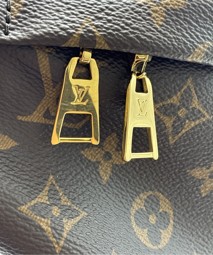 LOUIS VUITTON กระเป๋าสะพาย