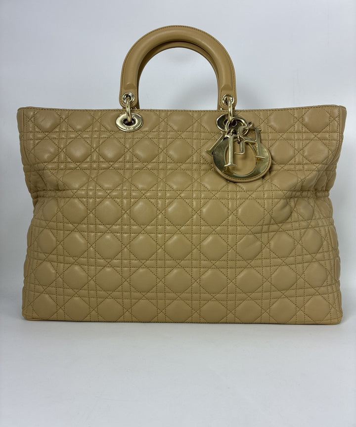 Christian Dior กระเป๋าถือขนาดใหญ่