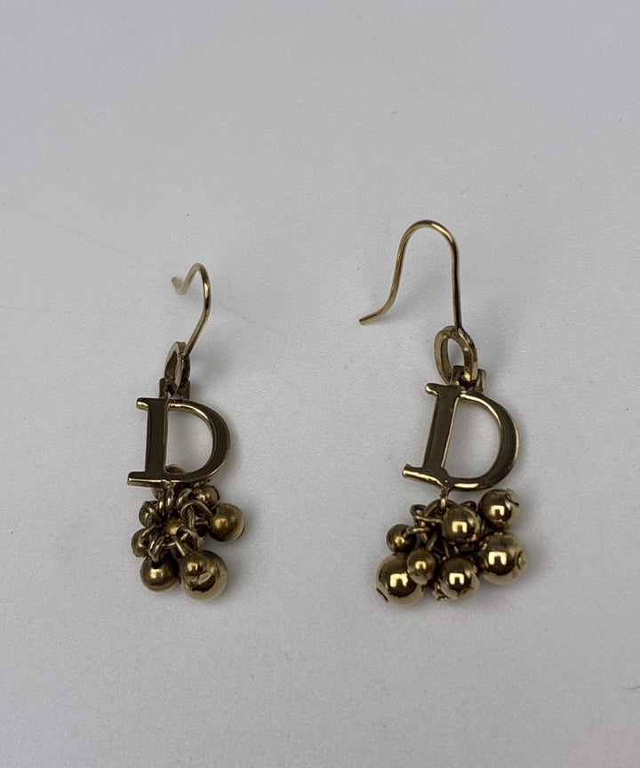 Christian Dior เจาะ