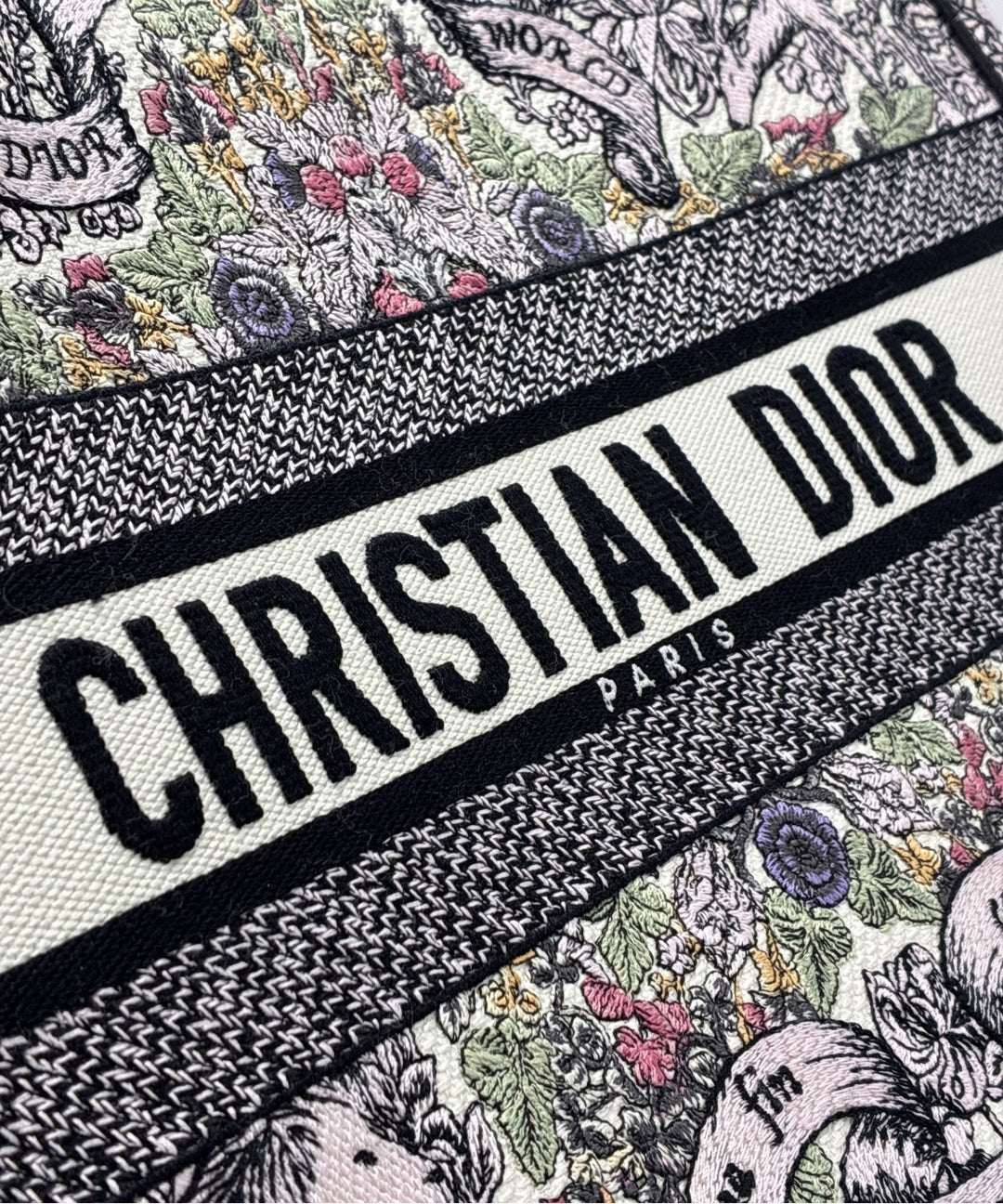 Christian Dior กระเป๋าถือขนาดใหญ่
