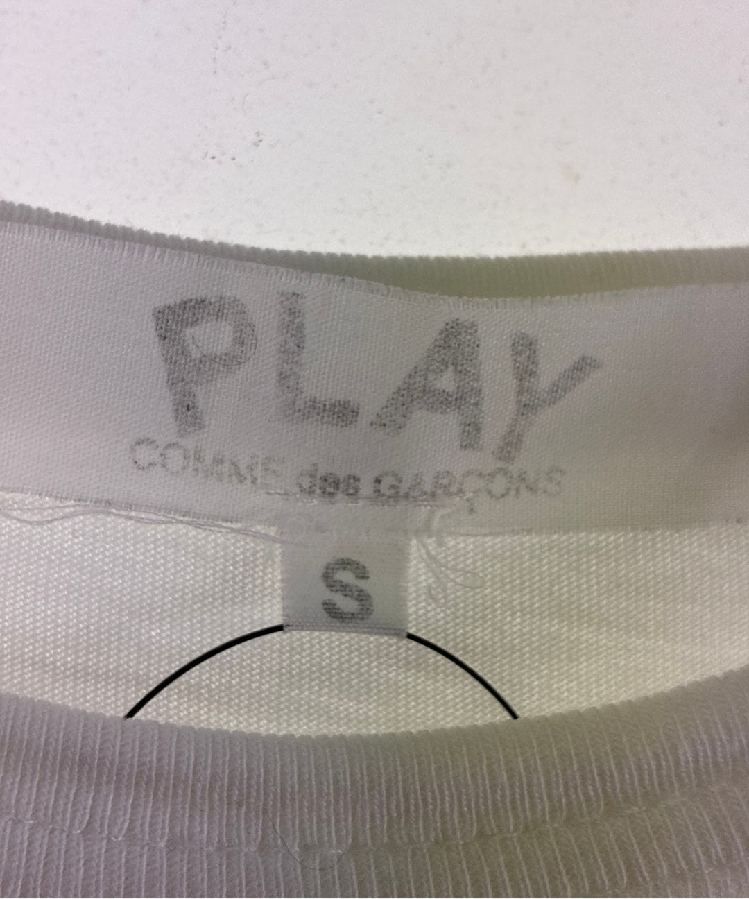 PLAY COMME des GARCONS เสื้อยืด/เสื้อท็อปส์
