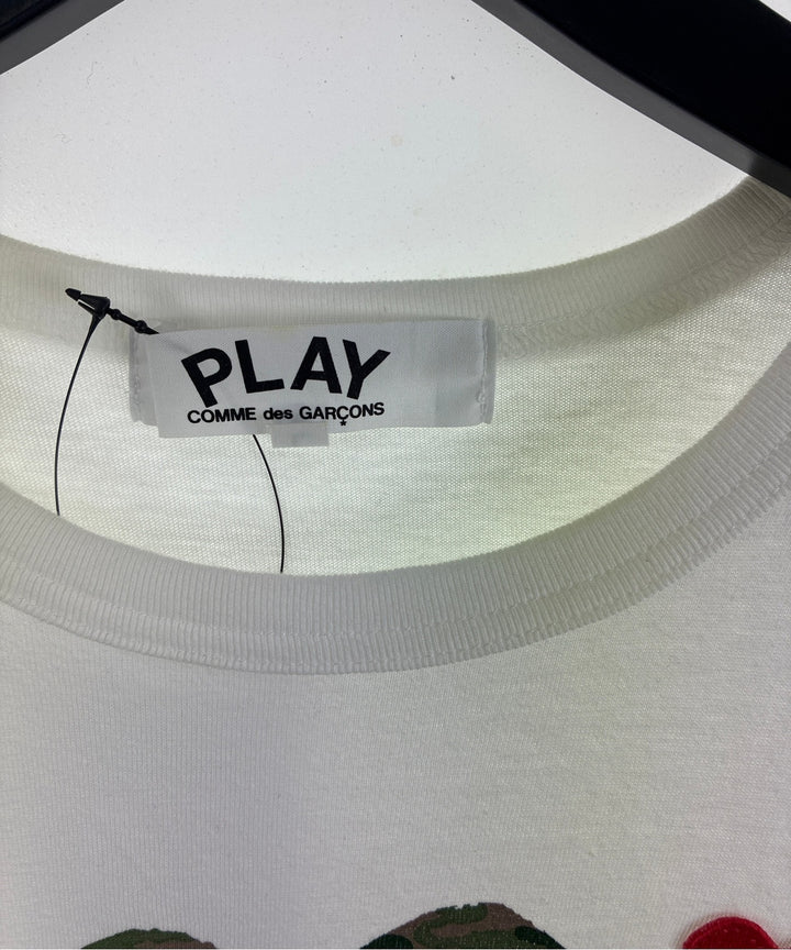 PLAY COMME des GARCONS เสื้อยืด/เสื้อท็อปส์