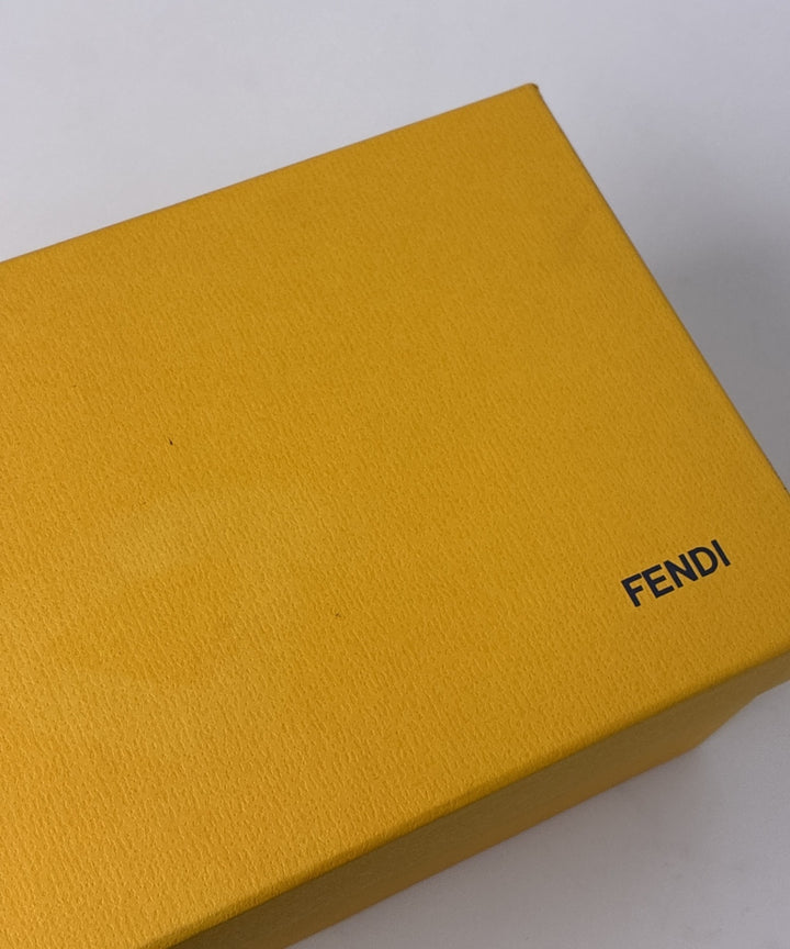 FENDI เครื่องประดับบนกระเป๋า
